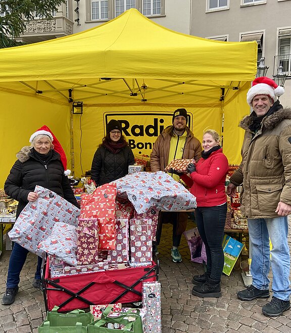 Spendenaktion von Radio Bonn/Rhein-Sieg auf dem Wochenmarkt in Bonn